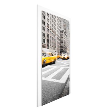 Door wallpaper - Bustling New York
