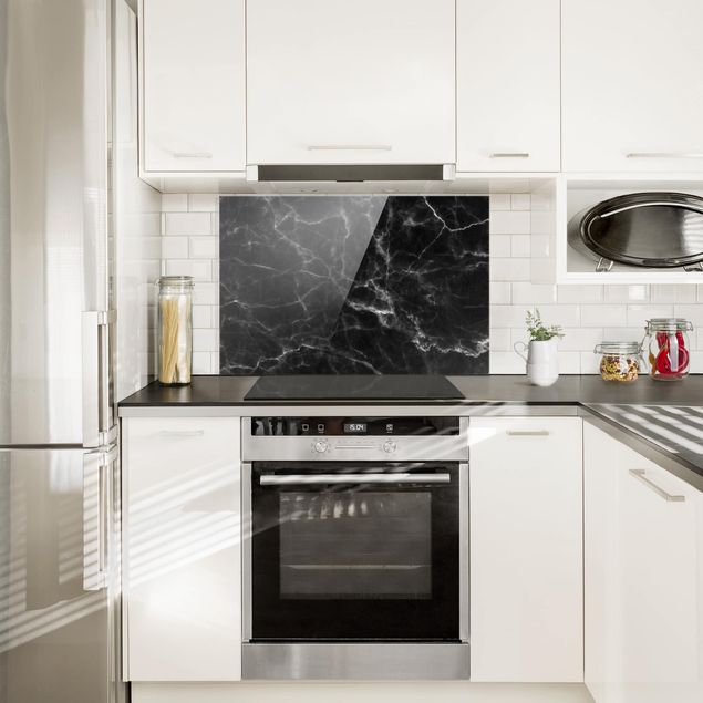 Stone splashback kitchen Nero Carrara