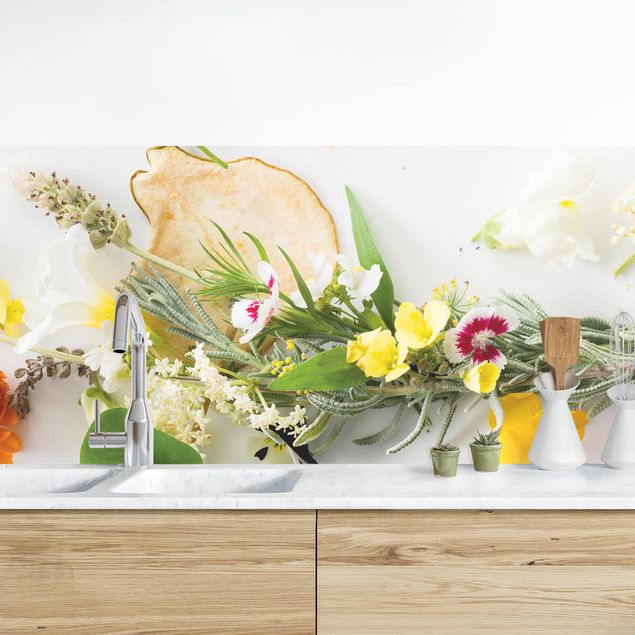 Kitchen splashback flower Fresh Herbs With Edible Flowers