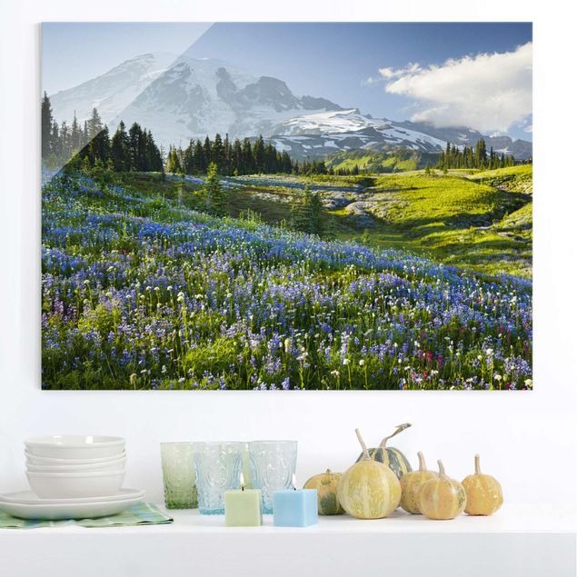 Magnettafel Glas Mountain Meadow With Blue Flowers in Front of Mt. Rainier