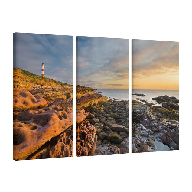 Print on canvas 3 parts - Tarbat Ness Lighthouse And Sunset At The Ocean