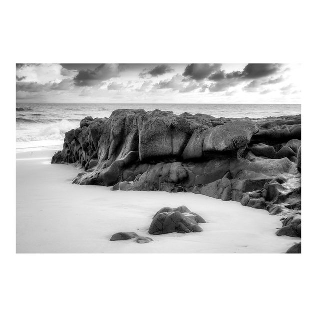 Wallpaper - Rock On The Beach Black And White