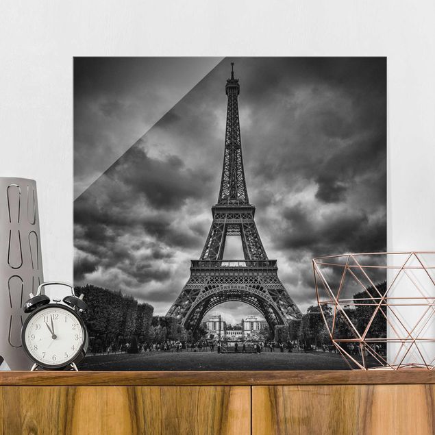 Glas Magnetboard Eiffel Tower In Front Of Clouds In Black And White