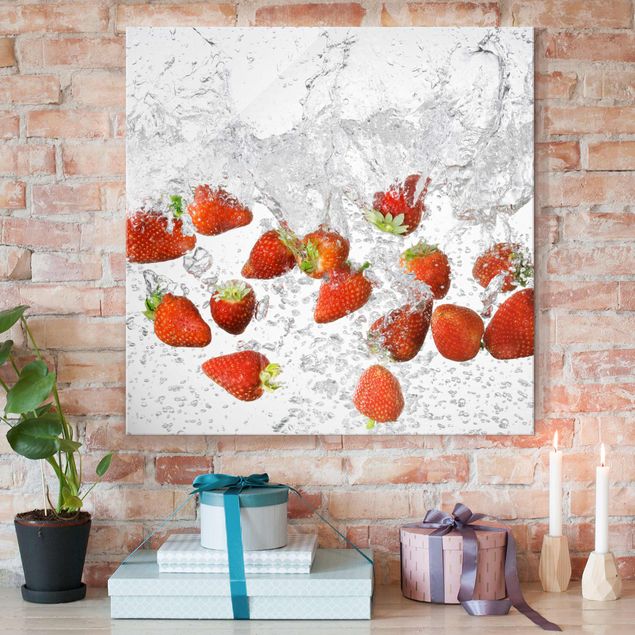 Glas Magnetboard Fresh Strawberries In Water
