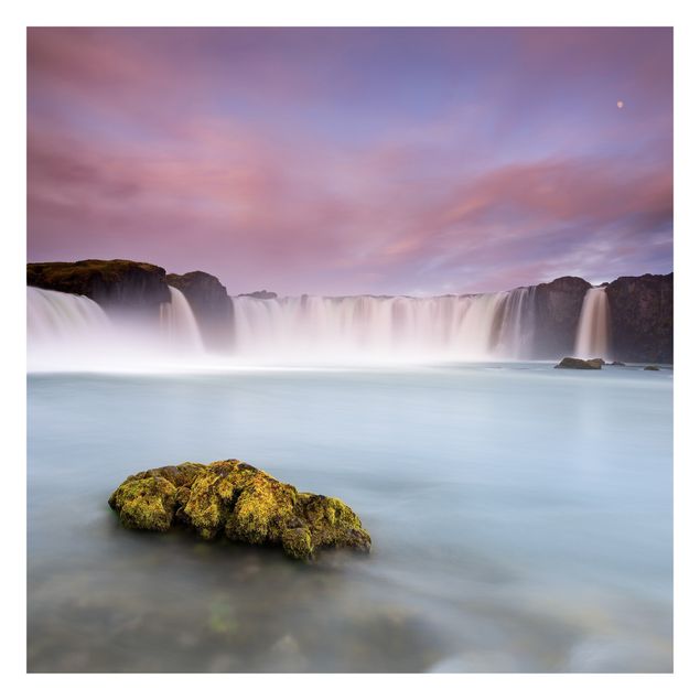 Wallpaper - Goðafoss And The Moon