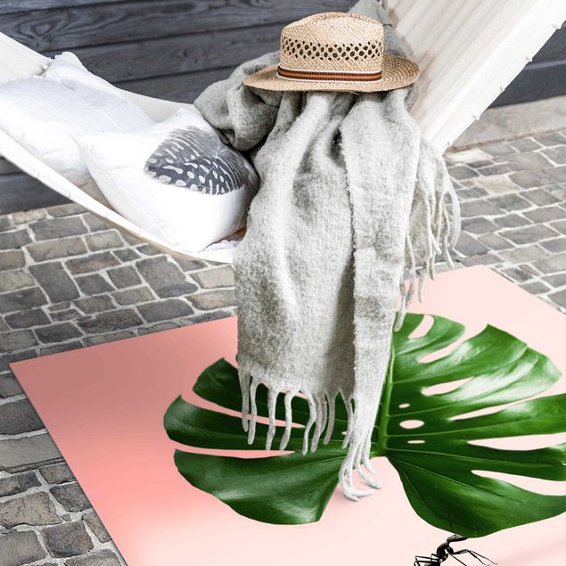 Outdoor rugs Ant With Monstera Leaf