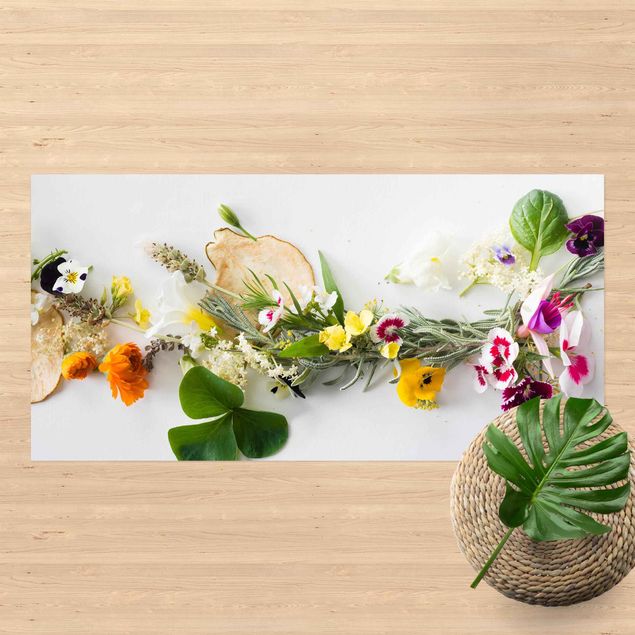 balcony mat Fresch Herbs With Edible Flowers