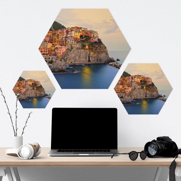 Forex hexagon - Colourful coastal town