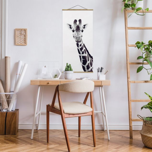 Fabric print with poster hangers - Giraffe Portrait In Black And White - Portrait format 1:2