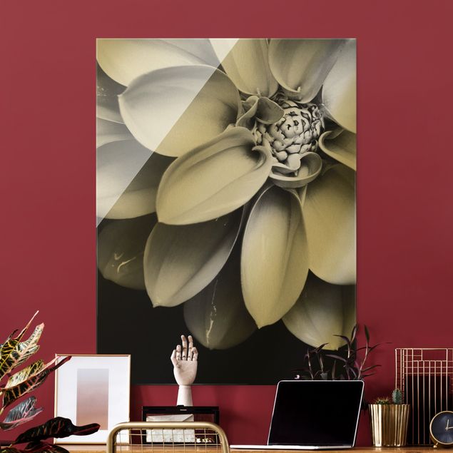 Glass print - In The Heart Of A Dahlia Black And White - Portrait format