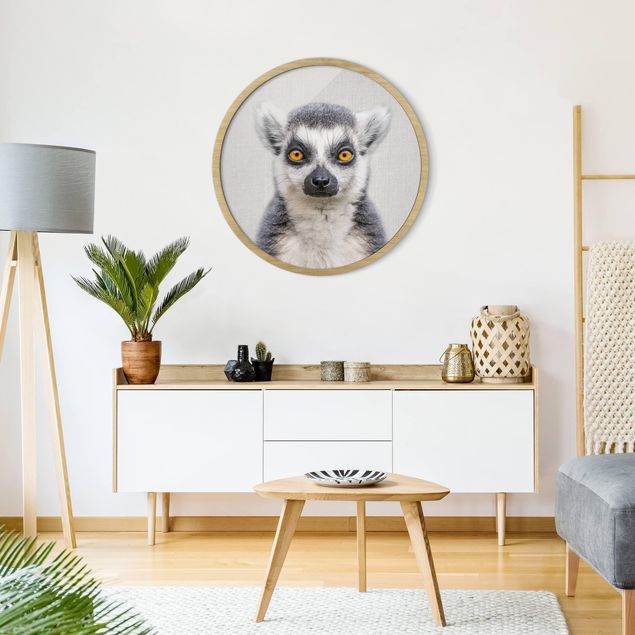 Circular framed print - Lemur Ludwig