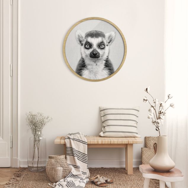 Circular framed print - Lemur Ludwig Black And White