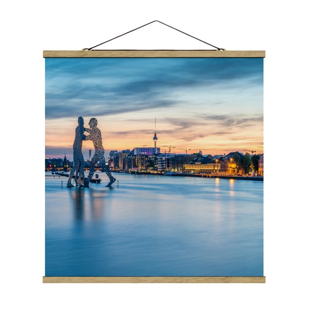 Fabric print with poster hangers - Skyline Of Berlin With Molecule Man - Square 1:1