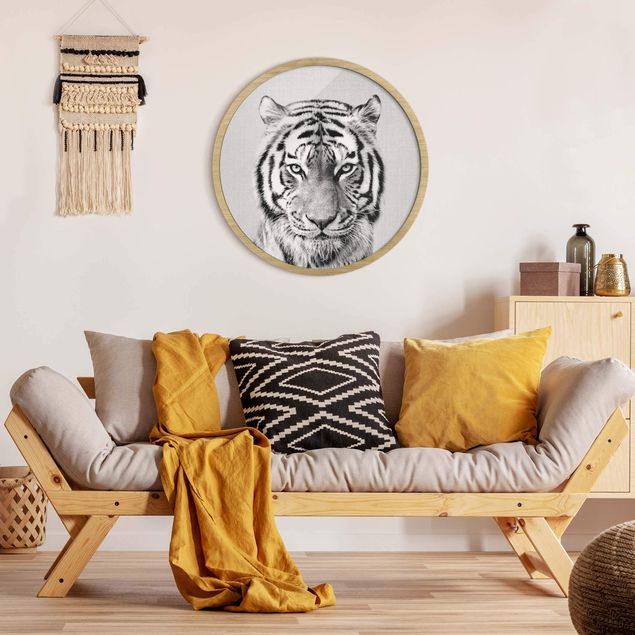 Circular framed print - Tiger Tiago Black And White