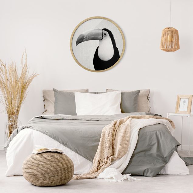 Circular framed print - Toucan Torben Black And White